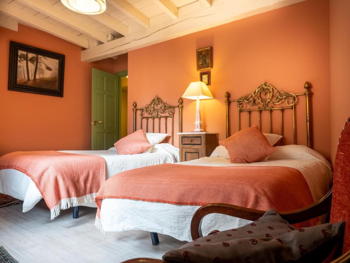 Encantadora Casa De Pueblo Con 5 Hab. En Burgos 桑托多明戈德锡洛斯 外观 照片